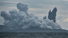 Stále neklidný indonéský vulkán Anak Krakatoa (28.12.2018)