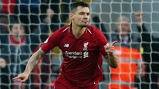 Liverpoolský obránce Dejan Lovren slaví gól proti Newcastlu.