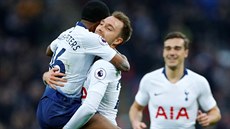 Christian Eriksen z Tottenhamu slaví gól proti Bournemouth a do nárue mu skáe...