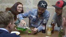 Alexandr Guha pipravuje míchaku semafor.