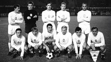 Jozef Adamec (vlevo nahoe) v dresu eskoslovenské reprezentace v roce 1969.