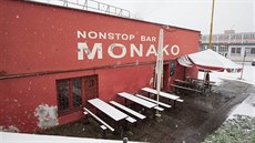 Nonstop bar Monako ve Zlíně nahradí nová budova s obchody a parkovacími místy.
