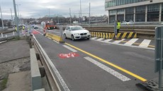 Na most v praské Bubenské ulici u metra Vltavská se vrátila auta do 3,5 tuny. ...
