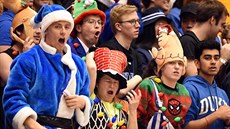 Fanouci Duke si uívají zápas s Princetonem.