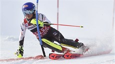 Americká lyaka Mikaela Shiffrinová na trati slalomu v Courchevelu