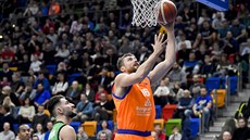 Exhibiní utkání hvzd Národní basketbalové ligy: Pavel Houka z týmu Mazák...