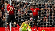 Paul Pogba z Manchesteru United slaví branku v duelu s Bournemouthem.