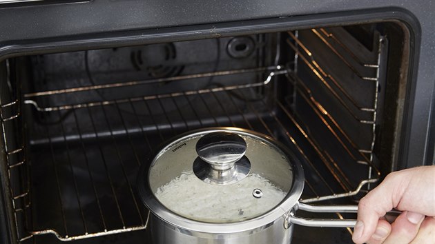 Ku�ec� se s�jovou om��kou a houbami