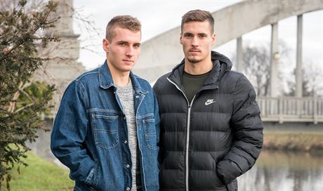 Michal Sadlek, fotbalista PSV Eindhoven (vlevo), a Luk Sadlek, fotbalista...