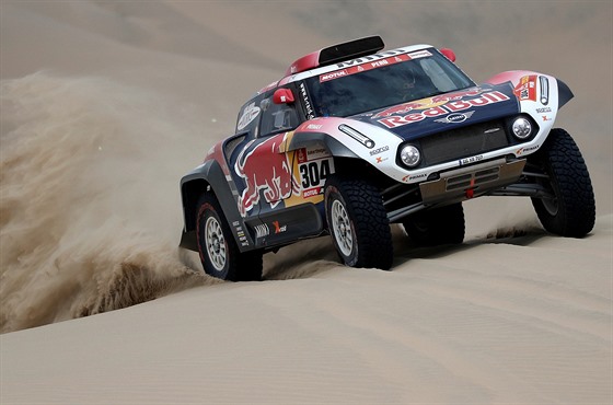 Stephane Peterhansel v první etap Rallye Dakar.