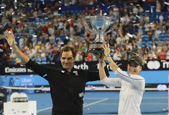 výcai Roger Federer a Belinda Bencicová byli posledními vítzi Hopmanova poháru v Perthu.