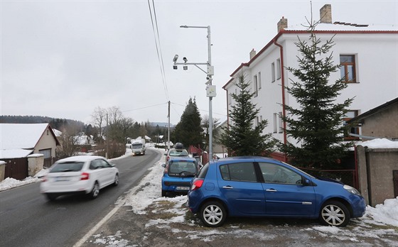 Kamerový systém v chotěbořské místní části Bílek měří řidiče už od roku 2016. V posledních letech se o něj intenzivně zajímá policie, která v souvislosti s ním obvinila i starostu Tomáše Škaryda.