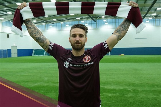 eský útoník David Vanek podepsal se skotskými Heart of Midlothian smlouvu...