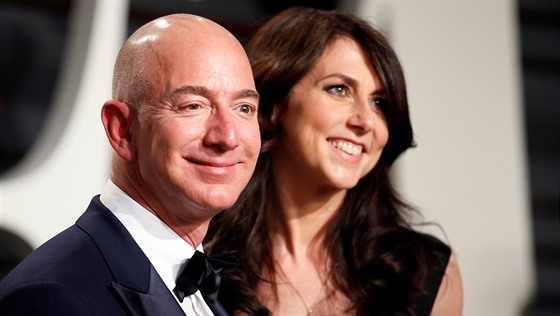 Jeff Bezos a jeho manelka MacKenzie (Beverly Hills, 26. února 2017)