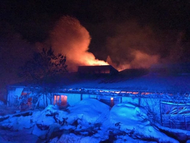 Poár zemdlského stavení v Zádubu u Mariánských Lázní. (2. ledna 2019)