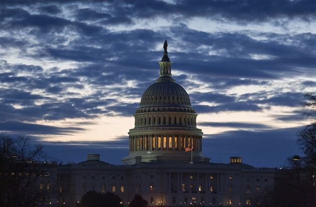 Sněmovna USA schválila po průtazích pomoc Ukrajině, Izraeli i Tchaj-wanu