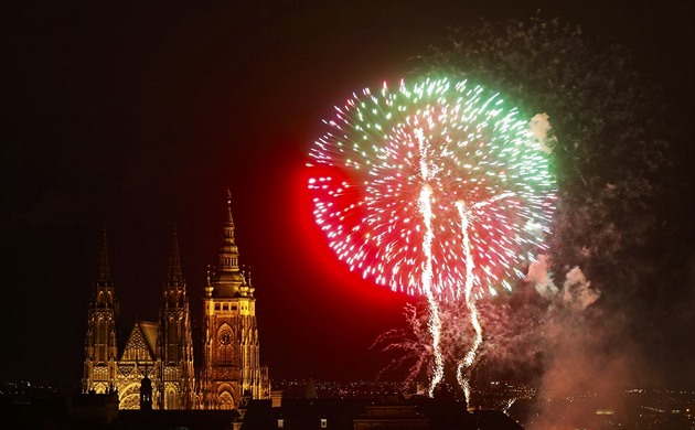 Novoroní ohostroj v Praze (1. ledna 2018)