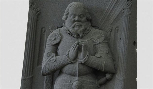 Replika Karlovicova pískovcového náhrobku
