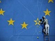 Dlo slavnho umlce Banksyho v Doveru na jihu Anglie inspirovan brexitem. (7....
