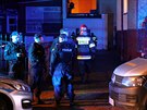 Policiesté před budovou, kde při únikové hře v Koszalinu na severu Polska...