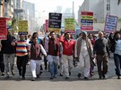 Lidé protestují v bangladéské Dháce a poadují uspoádání nových voleb. (3....