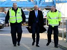 Britský ministr vnitra Sajid Javid navštívil v Doveru zaměstnance pohraničí...