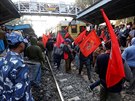Píznivci Komunistické strany Indie (CPI) blokují nádraí v Kalkat. (8. ledna...