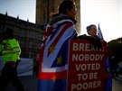 Nikdo nechce být chudí, hlásá transparent odprc brexitu (8. 1. 2019)