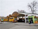 U nvrh architekta Bohuslava Fuchse potal na autobusovm ndra u hotelu...