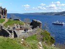 Urquhart Castle, nabízející skvlý výhled na Loch Ness, je bohuel i na...