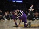 Brandon Ingram z LA Lakers po pádu v zápase s Oklahoma City.
