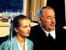 Dana Morávková a Philippe Noiret ve filmu Píli hluná samota z roku 1994....