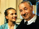 Dana Morávková a Philippe Noiret ve filmu Píli hluná samota (1994)