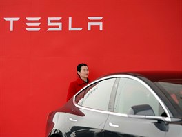 Tesla v pondlí 7. ledna zahájila stabu první mimoamerické továrny znaky...