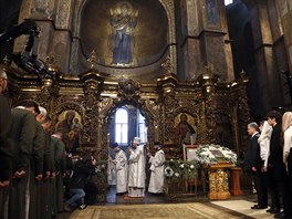Hlava ukrajinské pravoslavné církve slouí vánoní mi v kostele sv. Sofie v...