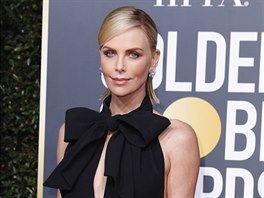 Charlize Theronová v �atech Dior