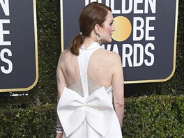 Julianne Moore v �atech Givenchy