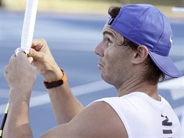 Rafael Nadal pi trninku v Brisbane.