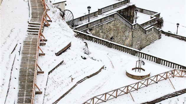 Nov stezka po obvodu arelu hradu a zmku v Beov bude pro nvtvnky pipravena na zatku nov sezony.