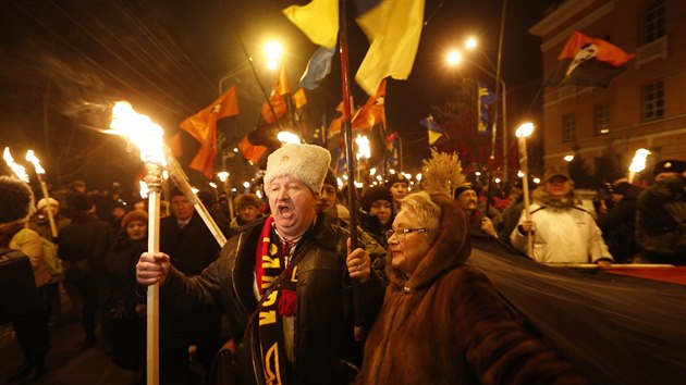 Ukrajint nacionalist na Nov rok oslavovali vro narozen Stepana Bandery.