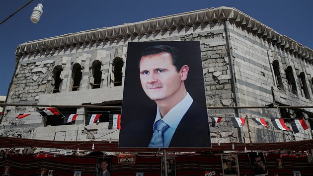 Portrt syrskho prezidenta Bara Asada ve mst Dm v blzkosti Damaku (17. z 2018)