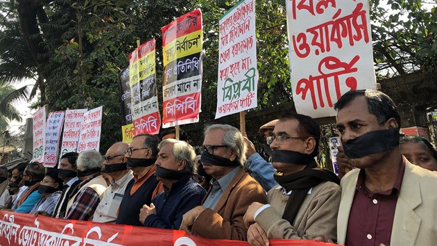 Lid protestuj v bangladsk Dhce a poaduj uspodn novch voleb. (3. ledna 2019)