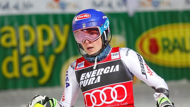 Americk zvodnice Mikaela Shiffrinov se raduje z vtzstv ve slalomu v Zhebu.