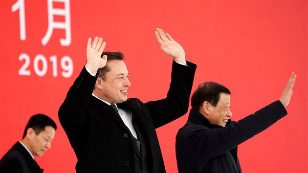 Tesla CEO Elon Musk and Shanghai's Mayor Ying Yong attend the Tesla Shanghai Gigafactory groundbreaking ceremony in Shanghai, China January 7, 2019. REUTERS/Aly Song