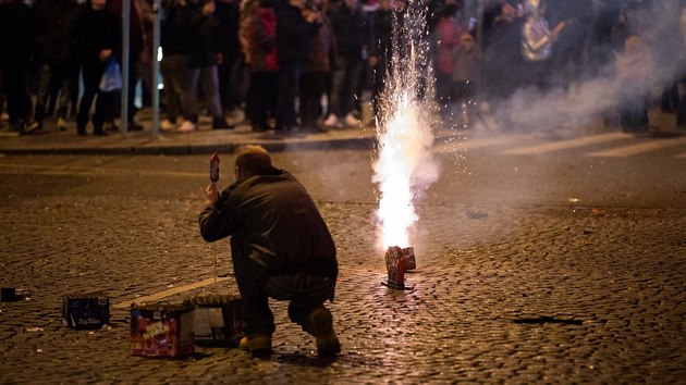 Tisce lid v centru Prahy slavily pchod roku 2019. (1. ledna 2019)