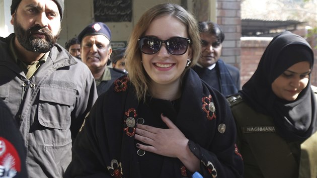 Tereza Hlůšková se chystá na soud v pákistánském Láhauru. (8. ledna 2019)