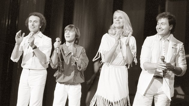 Milan Dyk (zleva), Pavel Horňák, Markéta Muchová a Michal David na festivalu mládeže a studentstva v Moskvě. (2. srpna 1985)