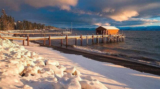 Jezero Tahoe, USA