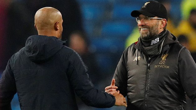 GOOD GAME! Treni Pep Guardiola (zdy) a Jrgen Klopp se zdrav po napnavm utkn mezi Manchesterem City a Liverpoolem.