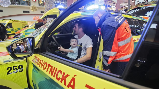 Zdravotnická záchranná služba Plzeňského kraje představila nové vozy.